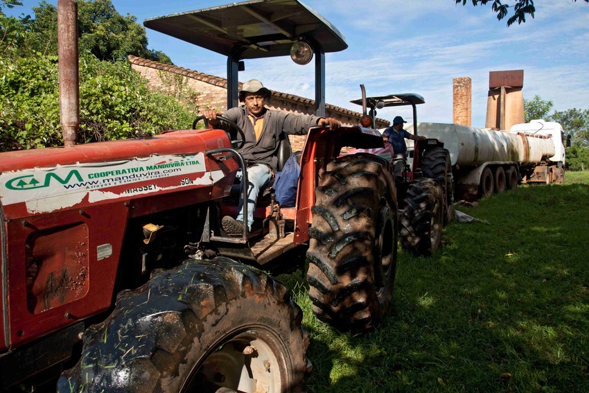 Fairtrade umożliwił zakup ciągnika i pługu wypożyczanych członkom spółdzielni za jedną trzecią stawek rynkowych