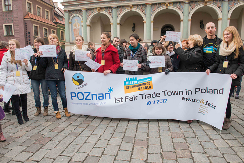 Wolontariusze na poznańskim rynku